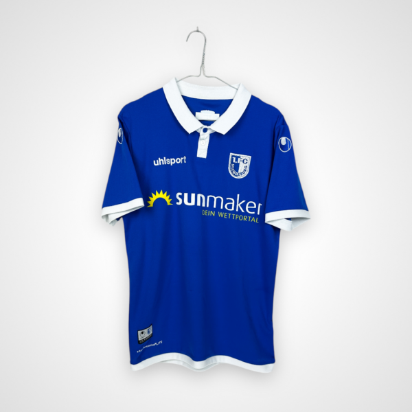 FC Magdeburg football shirt, 2020/21 Third, very good condition - one pull on the front.