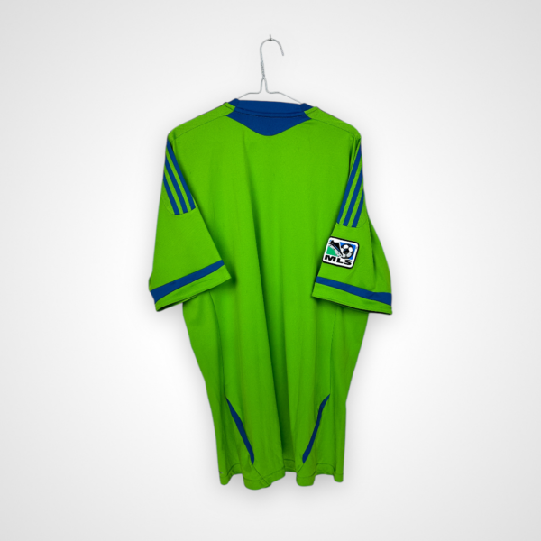 Koszulka piłkarska Seattle Sounders FC, 2011/12 Home, stan bardzo dobry - kilka nieznacznych zabrudzeń z przodu jak i z tyłu koszulki.- widok z tyłu