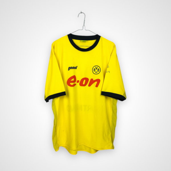 Koszulka piłkarska Borussia Dortmund, 2003/04 Home, stan zadowalający - dwie niewielkie dziurki oraz kilka mikro zaciągnięć na froncie, nieznacznie popękane cyfry