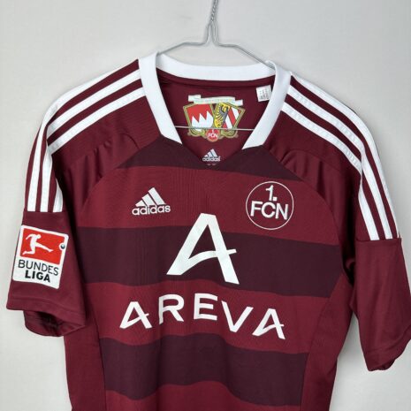 IMG_3986 FC Nürnberg Fußballtrikot, 2011/12 Away, sehr guter Zustand - leicht eingerissene Rückennummer - Nahaufnahme der Vorderseite