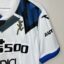 Koszulka piłkarska Atalanta BC, 2020/21 Away, stan bardzo dobry - drobne zabrudzenia na nadruku sponsora na froncie.- widok dodatkowy 3