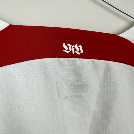 IMG_5445 VFB Stuttgart Fußballtrikot, 2006/07 Home, sehr guter Zustand - leicht eingerissener Sponsorenaufdruck auf der Vorderseite - siehe extra 7