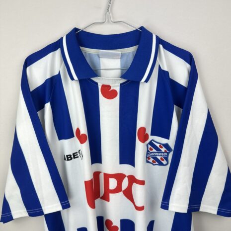 IMG_5522 SC Heerenveen Fußballtrikot, 2000/02 Home, sehr guter Zustand - ein paar Mikrostiche - Nahaufnahme auf der Vorderseite