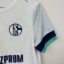 Schalke 04 Fußballtrikot, 2019/20 Away, sehr guter Zustand - ein paar Mikronähte auf der Vorderseite und ein abgenutzter Größenaufnäher im Nacken.Weitere Ansicht 3