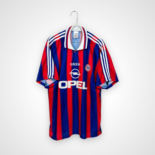 Koszulka piłkarska FC Bayern Monachium, 1995/97 Home, stan zadowalający - kilka mikro zabrudzeń na froncie oraz bardzo duża ilość mikro zaciągnięć, zarówno z przodu