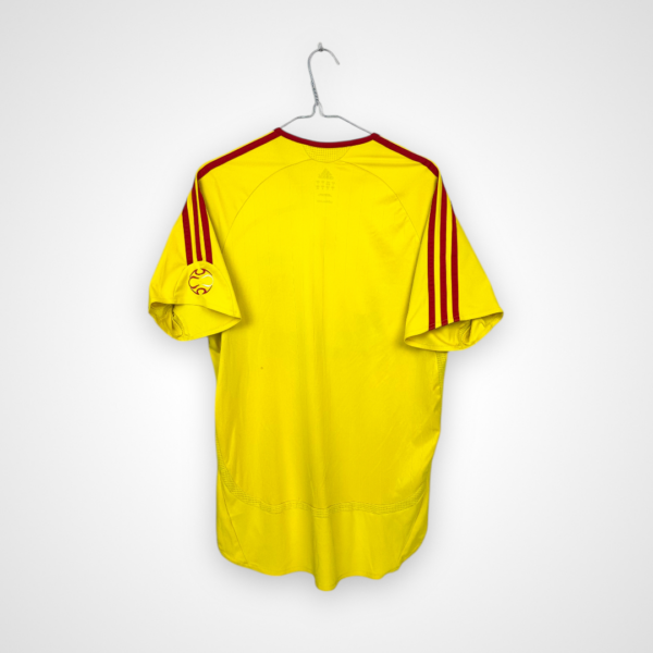 Koszulka piłkarska Liverpool FC, 2006/07 Away, stan zadowalający - drobne zabrudzenia na froncie, mikro zaciągnięcia, jedna drobna plamka na plecach oraz