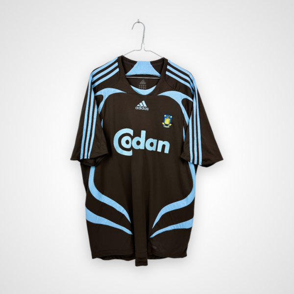 Koszulka piłkarska Brondby IF, 2008/09 Away, stan dobry - brak nalepki 'climacool', nieznacznie zabrudzony nadruk sponsora oraz delikatnie popękany nadruk na