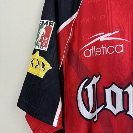 IMG_8069 Atlas FC Fußballtrikot, 1998 Home, befriedigender Zustand - eine beträchtliche Anzahl von Mikrodehnungen und ein paar ziemlich große auf der Vorderseite.zusätzliche Ansicht 5