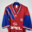 Koszulka piłkarska FC Bayern Monachium, 1993/95 Home, stan dobry - jedno znaczne zaciągnięcie na froncie oraz nieznaczna ilość mikro zaciągnięć.- zbliżenie na front