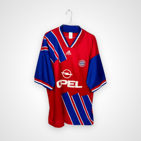 Koszulka piłkarska FC Bayern Monachium, 1993/95 Home, stan dobry - jedno znaczne zaciągnięcie na froncie oraz nieznaczna ilość mikro zaciągnięć.