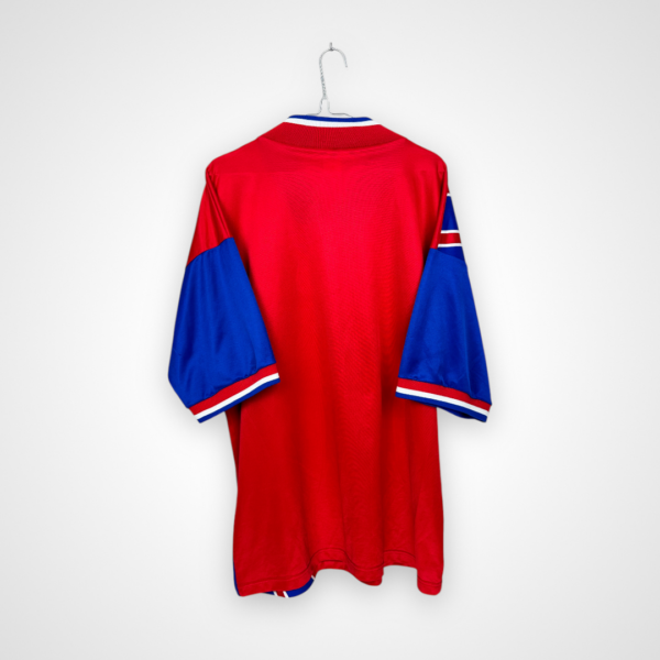 Koszulka piłkarska FC Bayern Monachium, 1993/95 Home, stan dobry - jedno znaczne zaciągnięcie na froncie oraz nieznaczna ilość mikro zaciągnięć.- widok z tyłu