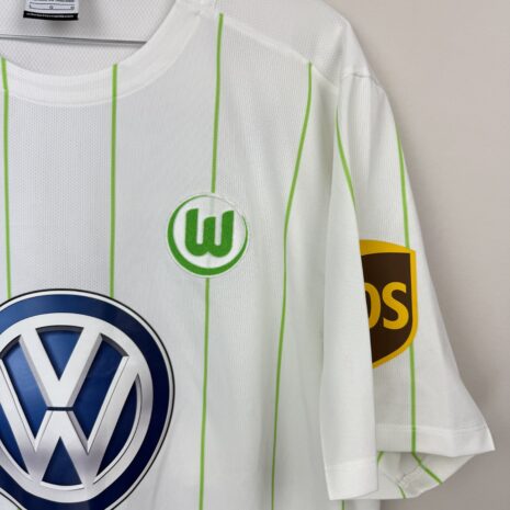 IMG_0774 VFL Wolfsburg Fußballtrikot, 2016/17 Dritter, sehr guter Zustand - leicht verschmutzte Rückennummern.weitere Ansicht 3