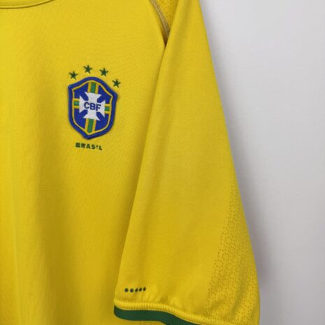 IMG_0883 Brasilien Fußballtrikot, 2000/02 Home, zufriedenstellender Zustand - zwei Mikrolöcher auf der Vorderseite und ein paar kleine Flecken und Zerrungen - siehe extra 3