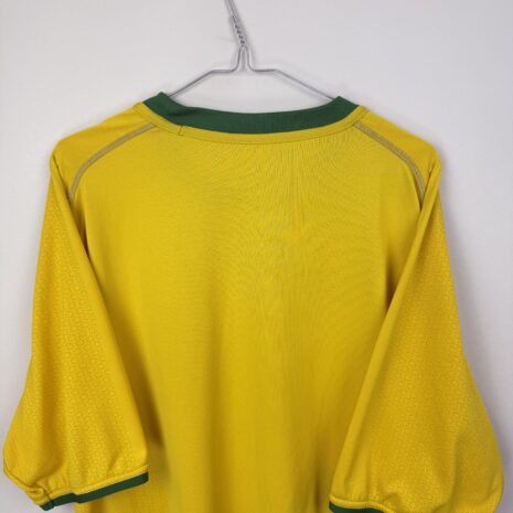 IMG_0887 Brasilien Fußballtrikot, 2000/02 Home, zufriedenstellender Zustand - zwei Mikrolöcher auf der Vorderseite und ein paar kleine Flecken und Zerrungen - siehe extra 7