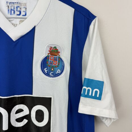 IMG_2127 FC Porto Fußballtrikot, 2011/12 Home, sehr guter Zustand - leichte Micro-Pulls und gewaschener Druck im Nacken.