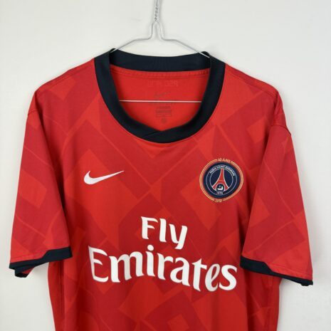 IMG_2183 PSG Fußballtrikot, 2010/11 Away, ausgezeichneter Zustand - Nahaufnahme der Vorderseite