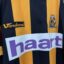 Cambridge United FC Fußballtrikot, 2007/08 Home, befriedigender Zustand - genähter Stoff auf der Vorderseite und erhebliches Ziehen am Ärmel.zusätzliche Ansicht 4