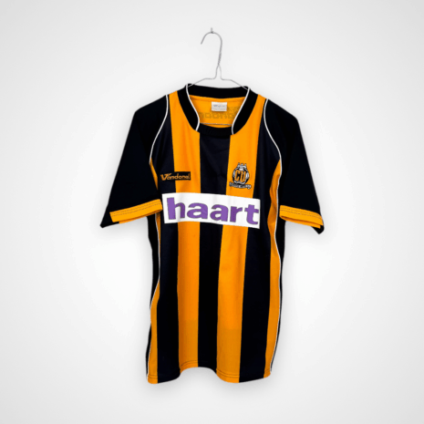 Cambridge United FC Fußballtrikot, 2007/08 Home, zufriedenstellender Zustand - genähter Stoff auf der Vorderseite und erhebliches Ziehen am Ärmel.