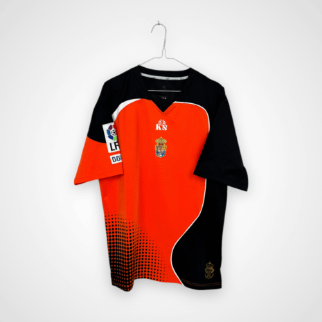 Koszulka piłkarska UD Las Palmas, 2009/10, stan bardzo dobry - uszkodzony nadruk na karku oraz starta nalepka z rozmiarem.