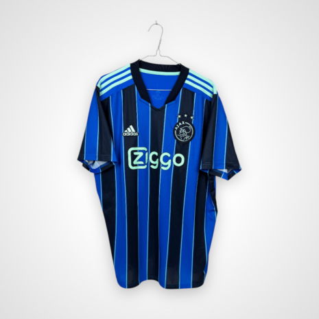 Koszulka piłkarska AFC Ajax, 2021/22 Away, stan zadowalający - mikro zaciągnięcie na froncie oraz cienkie rozcięcie materiału na plecach.