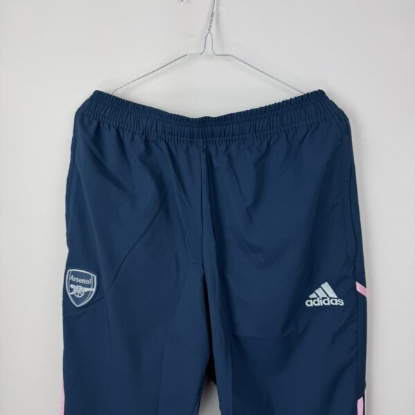 Koszulka piłkarska Arsenal FC, 2022/23, stan bnwt - spodnie nowe, z metkami.- widok z tyłu