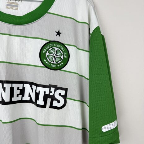 IMG_3578 Celtic FC Fußballtrikot, 2011/12 Away, sehr guter Zustand - ein paar Mikroflecken auf dem Rücken und kleine Zerrungen am Ärmel.weitere Ansicht 3