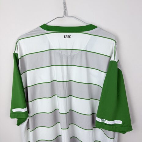 IMG_3581 Celtic FC Fußballtrikot, 2011/12 Away, sehr guter Zustand - ein paar Mikroflecken auf der Rückseite und kleinere Züge auf dem Ärmel.View extra 6