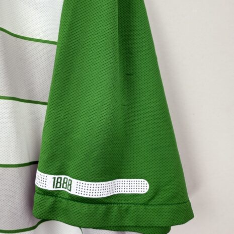 IMG_3583 Celtic FC Fußballtrikot, 2011/12 Away, sehr guter Zustand - ein paar Mikroflecken auf der Rückseite und kleinere Züge auf dem Ärmel.View extra 8