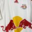 Red Bull Salzburg Fußballtrikot, 2007/09 Home, sehr guter Zustand - ein paar Mikroflecken am Ärmel - Nahaufnahme der Vorderseite