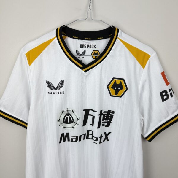 Koszulka piłkarska Wolverhampton Wanderers, 2021/22 Third, stan dobry - trzy drobne zabrudzenia oraz dwa mikro zaciągnięcia na plecach.- widok z tyłu