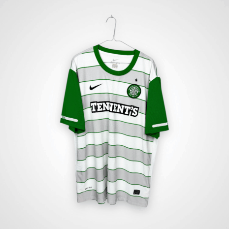 Photoroom_010_20250510_214825 Celtic FC Fußballtrikot, 2011/12 Away, sehr guter Zustand - ein paar Mikroflecken auf dem Rücken und kleine Zerrungen am Ärmel.