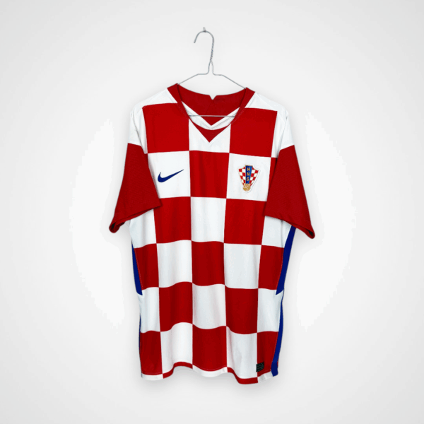 Koszulka piłkarska Chorwacja, 2020/22 Home, stan bardzo dobry - trzy drobne zabrudzenia na rękawku.