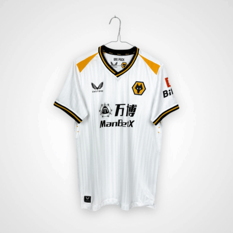 Koszulka piłkarska Wolverhampton Wanderers, 2021/22 Third, stan dobry - trzy drobne zabrudzenia oraz dwa mikro zaciągnięcia na plecach.