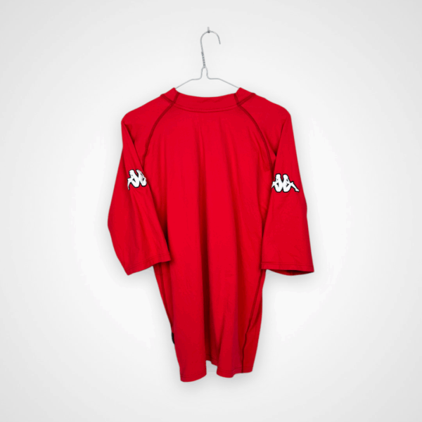 Wales Fußballtrikot, 2004/06 Home, sehr guter Zustand - eine Mikroverschmutzung oberhalb des Wappens - Rückansicht