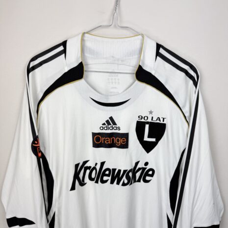IMG_6310 Legia Warschau Fußballtrikot, 2006/07 Home, schlechter Zustand - ein paar Löcher auf dem linken Ärmel, ein Riss auf dem Vereinswappen, ein kleiner Fleck und ein Riss auf der