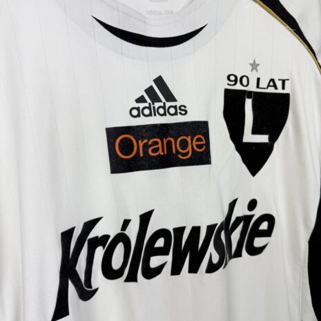 IMG_6311 Legia Warschau Fußballtrikot, 2006/07 Home, schlechter Zustand - ein paar Löcher auf dem linken Ärmel, ein Riss auf dem Vereinswappen, ein kleiner Fleck und ein Riss auf der