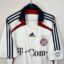 Koszulka piłkarska FC Bayern Monachium, 2006/08 Away, stan zadowalający - nieznacznie uszkodzony nadruk sponsora na froncie, zaciągnięcie oraz mikro plamka.-