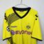 Borussia Dortmund Fußballtrikot, 2011/12 Home, schlechter Zustand - kleines Loch und einige Flecken auf der Vorderseite und deutlich gerissener Druck auf der Rückseite - Nahaufnahme der Vorderseite