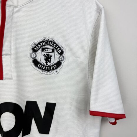 IMG_7113 Manchester United Fußballtrikot, 2012/13 Away, schlechter Zustand - erhebliche Menge an Micro-Pulls und ein paar kleinere Flecken - Nahaufnahme auf der Vorderseite