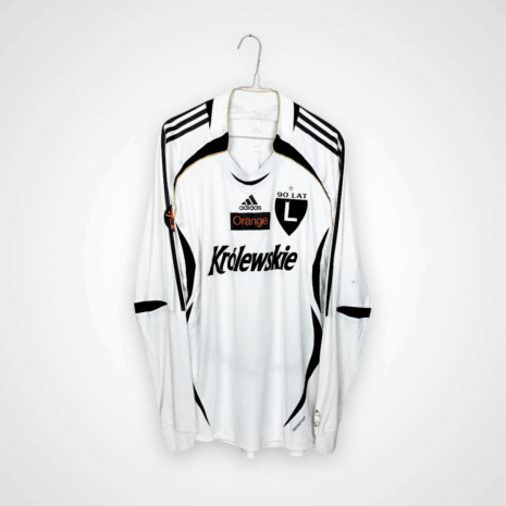 Legia Warschau Fußballtrikot, 2006/07 Home, schlechter Zustand - ein paar Löcher am linken Ärmel, ein Riss im Vereinswappen, ein kleiner Fleck und ein Riss am Rücken.