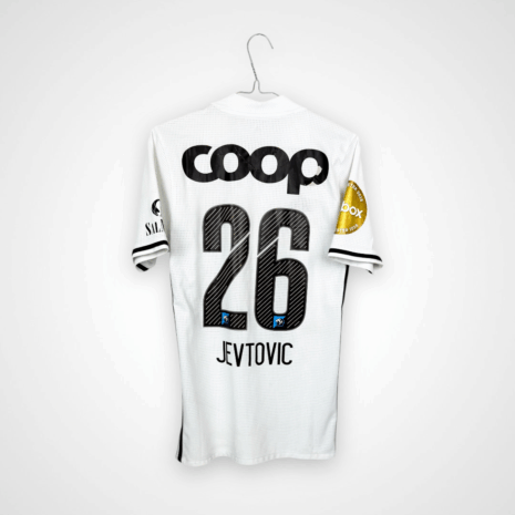 Koszulka piłkarska Rosenborg BK, 2017 Home, stan zadowalający - kilka mikro plamek na froncie oraz uszkodzony nadruk sponsora na plecach.