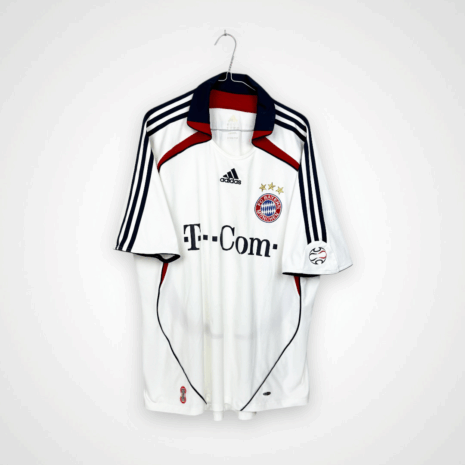 Koszulka piłkarska FC Bayern Monachium, 2006/08 Away, stan zadowalający - nieznacznie uszkodzony nadruk sponsora na froncie, zaciągnięcie oraz mikro plamka.