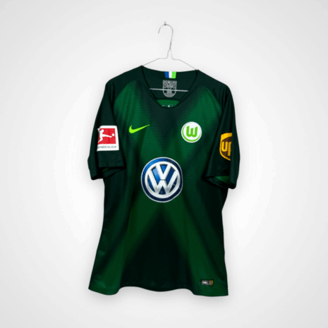 Photoroom_093_20250614_140801 VFL Wolfsburg Fußballtrikot, 2018/19 Home, guter Zustand - leicht beschädigter Sponsoraufdruck auf der Vorderseite und abblätternder Bundesliga-Aufnäher auf dem Ärmel.-.