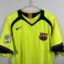 Koszulka piłkarska FC Barcelona, 2005/06 Away, stan zadowalający - występujące gdzieniegdzie mikro zaciągnięcia oraz popękany nadruk na plecach.- zbliżenie na front