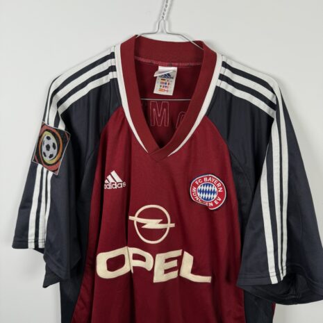 IMG_1246 Koszulka piłkarska Koszulka piłkarska FC Bayern Monachium, 2001/02 Home, stan zadowalający - znaczna ilość niewielkich zaciągnięć oraz defekt nadruku sponsora na