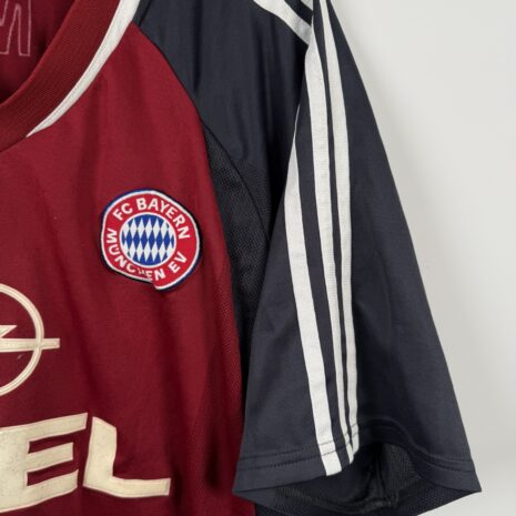 IMG_1247 Koszulka piłkarska Koszulka piłkarska FC Bayern Monachium, 2001/02 Home, stan zadowalający - znaczna ilość niewielkich zaciągnięć oraz defekt nadruku sponsora na