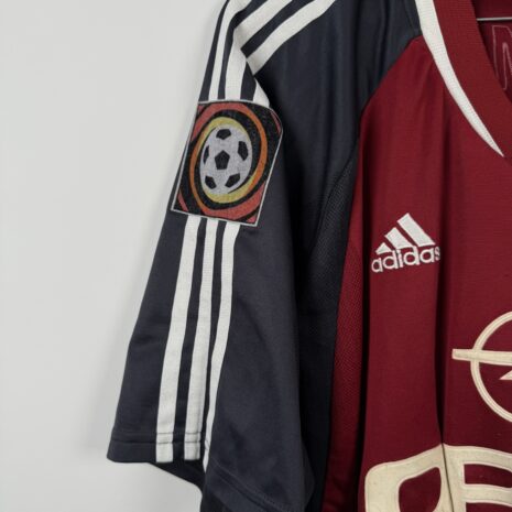 IMG_1252 Koszulka piłkarska Koszulka piłkarska FC Bayern Monachium, 2001/02 Home, stan zadowalający - znaczna ilość niewielkich zaciągnięć oraz defekt nadruku sponsora na