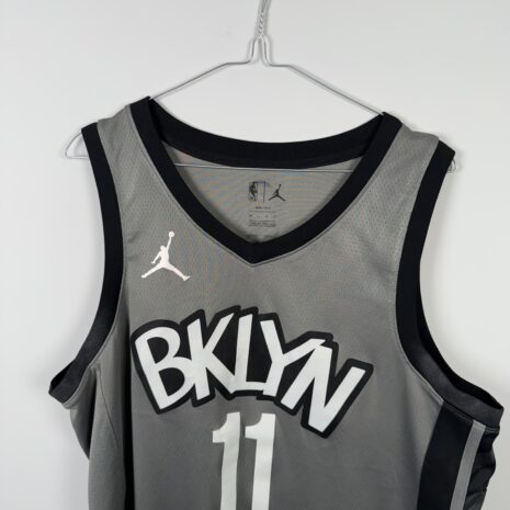 IMG_1299 Fußballtrikot Brooklyn Nets Basketballtrikot, 2020/21 Statement, guter Zustand - Schmutz an den Achseln - Nahaufnahme auf der Vorderseite