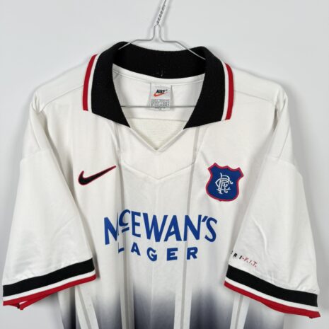 IMG_2947 Rangers FC Fußballtrikot, 1997/98 Away, sehr guter Zustand - zwei Mikrorisse auf dem Rücken und leichte Verschmutzung auf der Vorderseite - Nahaufnahme der Vorderseite