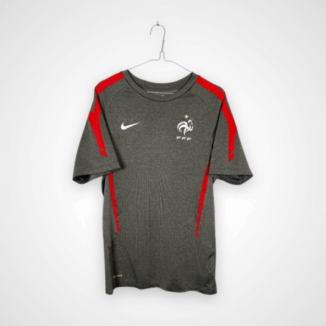 Koszulka piłkarska Francja, 2011/12, stan dobry - miejscami pourywane szwy w dolnym przeszyciu.